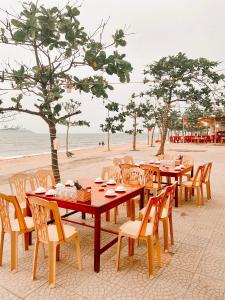 a group of tables and chairs on the beach at Thien Nhan Hotel in Cửa Lô