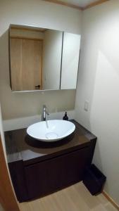 A bathroom at FUTO HOUSE -Ippon no Enpitsu-
