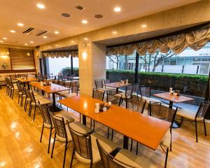 Restaurant ou autre lieu de restauration dans l'établissement Hotel Shin Osaka