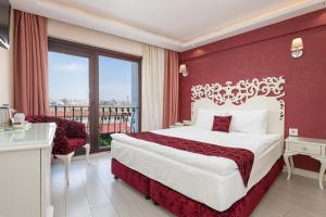 Postel nebo postele na pokoji v ubytování Dream Bosphorus Hotel