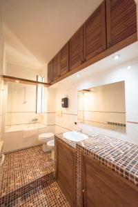 a bathroom with a sink and a tub and a toilet at Appartamento Gaudi in Lido di Ostia