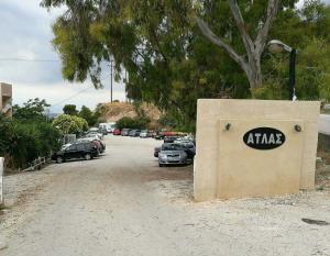 Fotografie z fotogalerie ubytování Atlas Apartment with Private Beach and SeaView v destinaci Loutraki