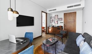 TV a/nebo společenská místnost v ubytování Revier Hotel - Dubai