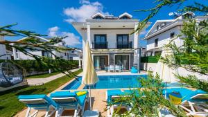 The swimming pool at or close to Hisar 1 - 4 Bedroom Holiday Villa in Hisarönü