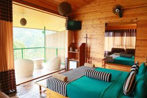 a bedroom with a green bed and a balcony at Ella Country House in Ella