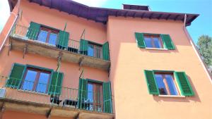 Budova, kde se apartmán nachází + 37 fotografií