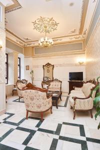 A seating area at Amber Hotel & Spa
