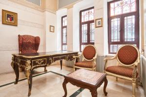 A seating area at Amber Hotel & Spa