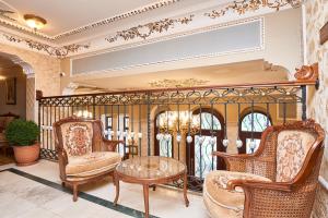 A seating area at Amber Hotel & Spa