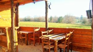 Les FargesMagnifique chalets en rondins avec ou sans spa et Tipis en plaine Nature Environnement ressourçant au calme vue imprenable Lascaux SPA non disponible juillet et aout的相册照片