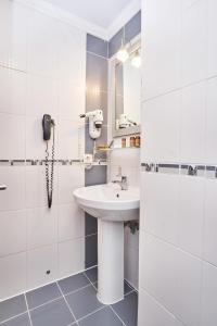 A bathroom at Amber Hotel & Spa