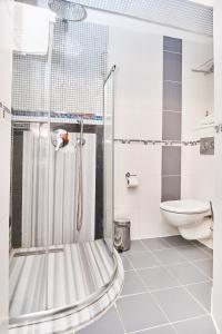 A bathroom at Amber Hotel & Spa