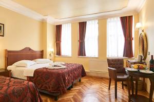 Un pat sau paturi într-o cameră la Amber Hotel & Spa