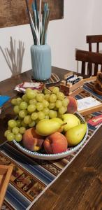 a plate of fruit on top of a table at Nomad B&B in Gaeta