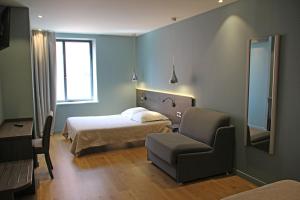 Postel nebo postele na pokoji v ubytování Hotel Le Pont Neuf