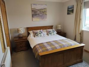 A bed or beds in a room at B&B Ronan House