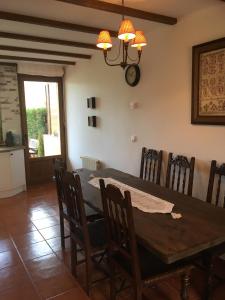 Fotografia z galérie ubytovania PRECIOSO CHALET JUNTO A POTES CON PISCINA-4 Hab,3 Baños v destinácii Ojedo