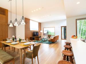 Μια τηλεόραση ή/και κέντρο ψυχαγωγίας στο Birchwood Chalet
