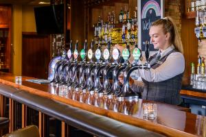 Salone o bar di Manor West Hotel & Leisure Club