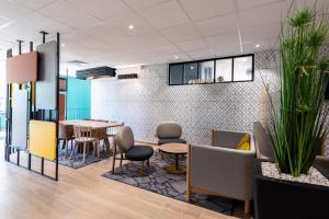 a dining room with a table and chairs at B&B HOTEL Nice Aéroport Arenas in Nice