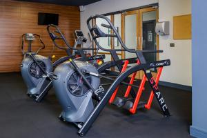 Palestra o centro fitness di Manor West Hotel & Leisure Club