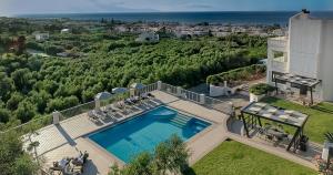 Utsikt mot bassenget på Cretan Blu Platanias eller i nærheten
