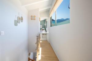 Postel nebo postele na pokoji v ubytování SKAI Two Floor Apartment