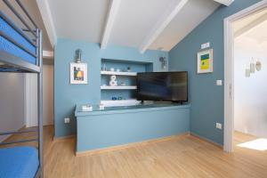Kuchyň nebo kuchyňský kout v ubytování SKAI Two Floor Apartment