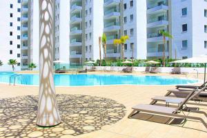 Hồ bơi trong/gần Ocean Garden suite 008 con jardín privado