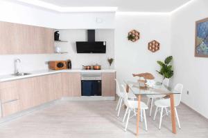 Nhà bếp/bếp nhỏ tại Ocean Garden suite 008 con jardín privado