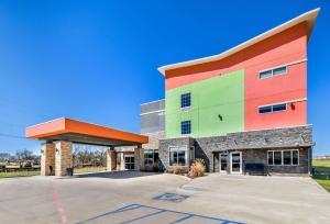 a multicolored building with a parking lot at Hy-Lo Hotel, Ascend Hotel Collection in Calera