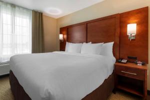 Postel nebo postele na pokoji v ubytování Comfort Inn & Suites Euless DFW West