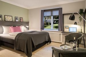 Postel nebo postele na pokoji v ubytování Hotel Fredensborg Store Kro