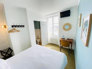 Hotel du Parc tesisinde bir odada yatak veya yataklar