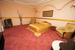 TV a/nebo společenská místnost v ubytování Viva Hotel