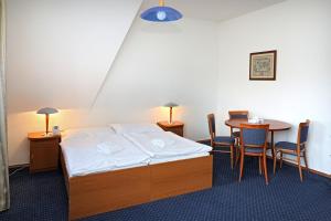 Una cama o camas en una habitación de Hotel Laguna Slapy
