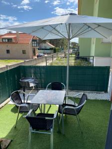 Patio alebo iná vonkajšia časť ubytovania Apartamentos Loncho Finisterre