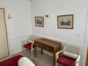 Część wypoczynkowa w obiekcie Pisos con piscina de temporada corta estancia
