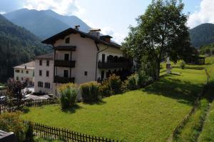 Gallery image of Hotel Carlone in Breguzzo