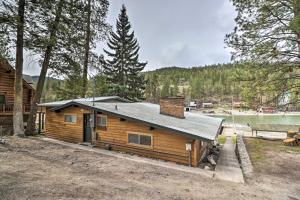 Gallery image of Flathead Lake Waterfront Cabin with Dock and Kayaks in Polson