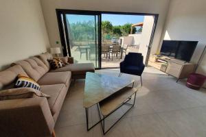 Posezení v ubytování Villa 5***** piscine proche de la plage Cala Rossa