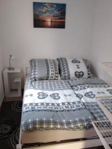 Ein Bett oder Betten in einem Zimmer der Unterkunft Am Schwielochsee 2