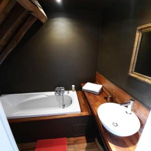 Een badkamer bij La Jauchelle