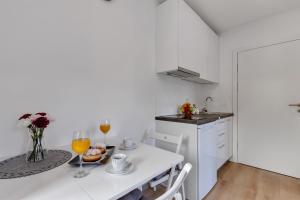 Kuchyň nebo kuchyňský kout v ubytování Studio apartmani Buljan