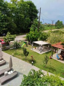 Villa Valeria Thassos外面的花园