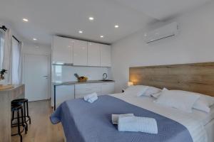 Postel nebo postele na pokoji v ubytování Studio apartmani Buljan