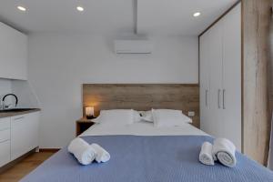 Postel nebo postele na pokoji v ubytování Studio apartmani Buljan