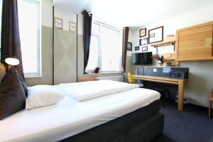 Postel nebo postele na pokoji v ubytování Aappartel City Center - kontaktloser Check-in 24h