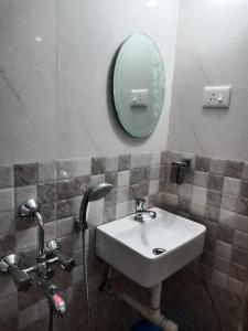 a bathroom with a sink and a mirror at JJ Holiday Homes in Canaguinim