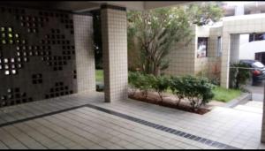 a building with a tile courtyard with a building at QUARTO TRIPLO - AMPLO E CONFORTAVEL-PERTO DO CENTRO DE CONVENÇÕES-RECIFE-Pe in Recife
